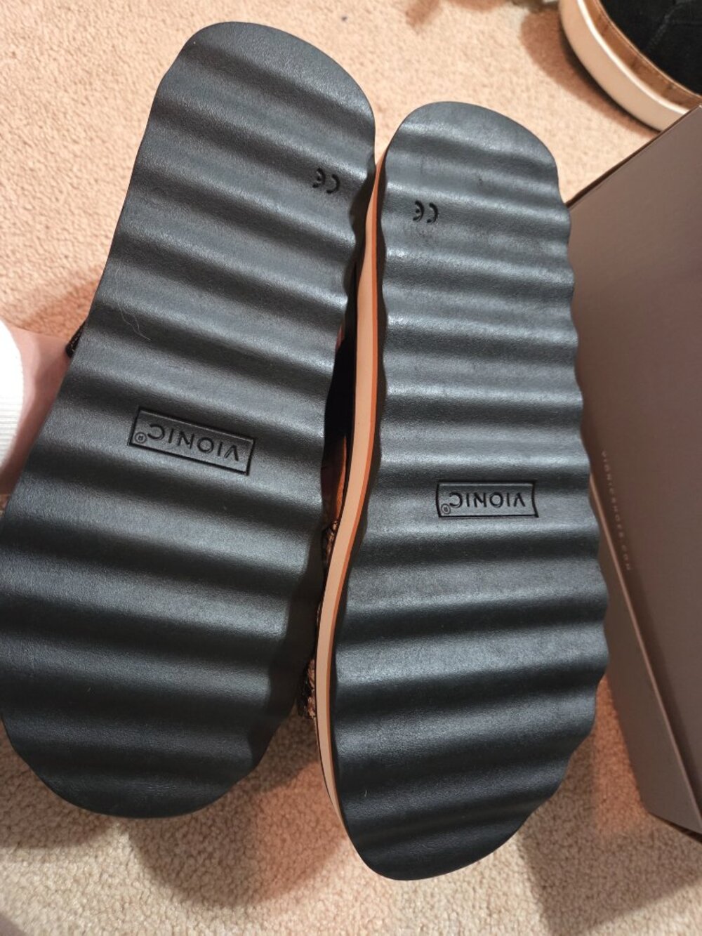Vionic sandal - Picture 2 of 3